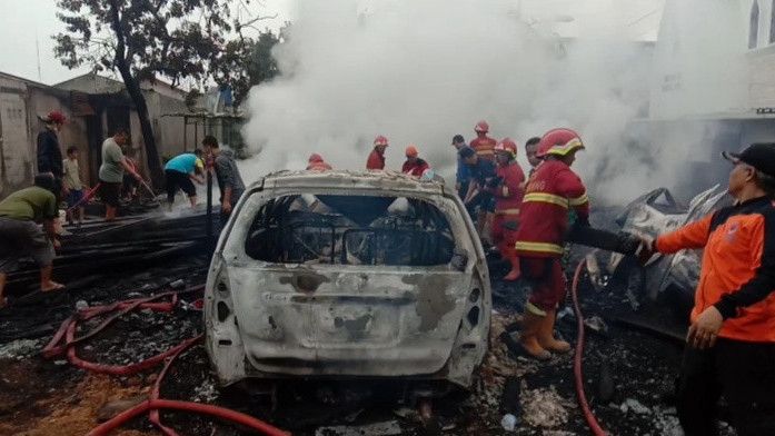 Konsleting Listrik, Gudang Kusen di Ciledug Terbakar Hangus, Kerugian Capai Rp 900 Juta