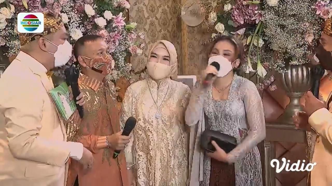 Keluarga Ayu Ting Ting hadiri pernikahan Lesti-Billar (Foto: YouTube/Indosiar)