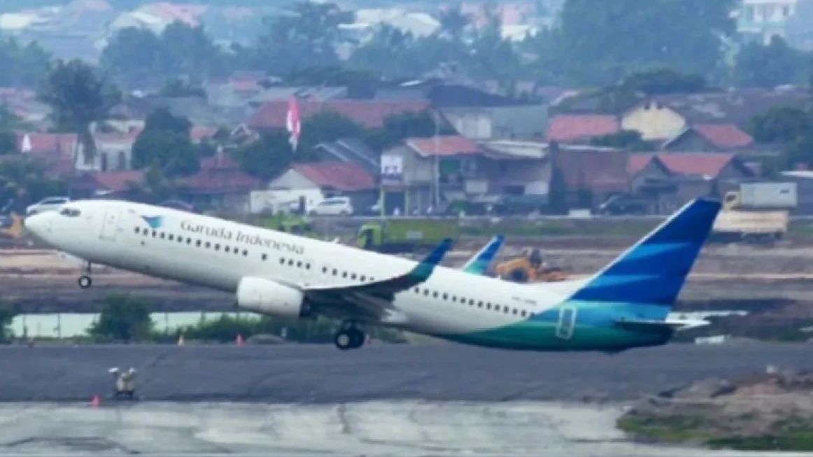 Detik-detik Mesin Pesawat Garuda Bawa Jemaah Haji Asal Makassar Keluarkan Percikan Api
