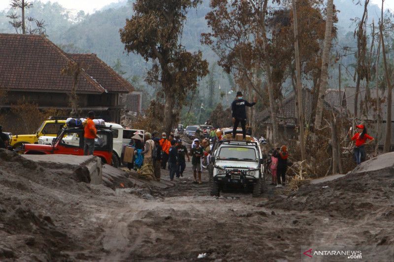 Bupati Lumajang: Area Terdampak Letusan Semeru Bukan Tempat Wisata, Bukan Tontonan, Malah Hambat Evakuasi