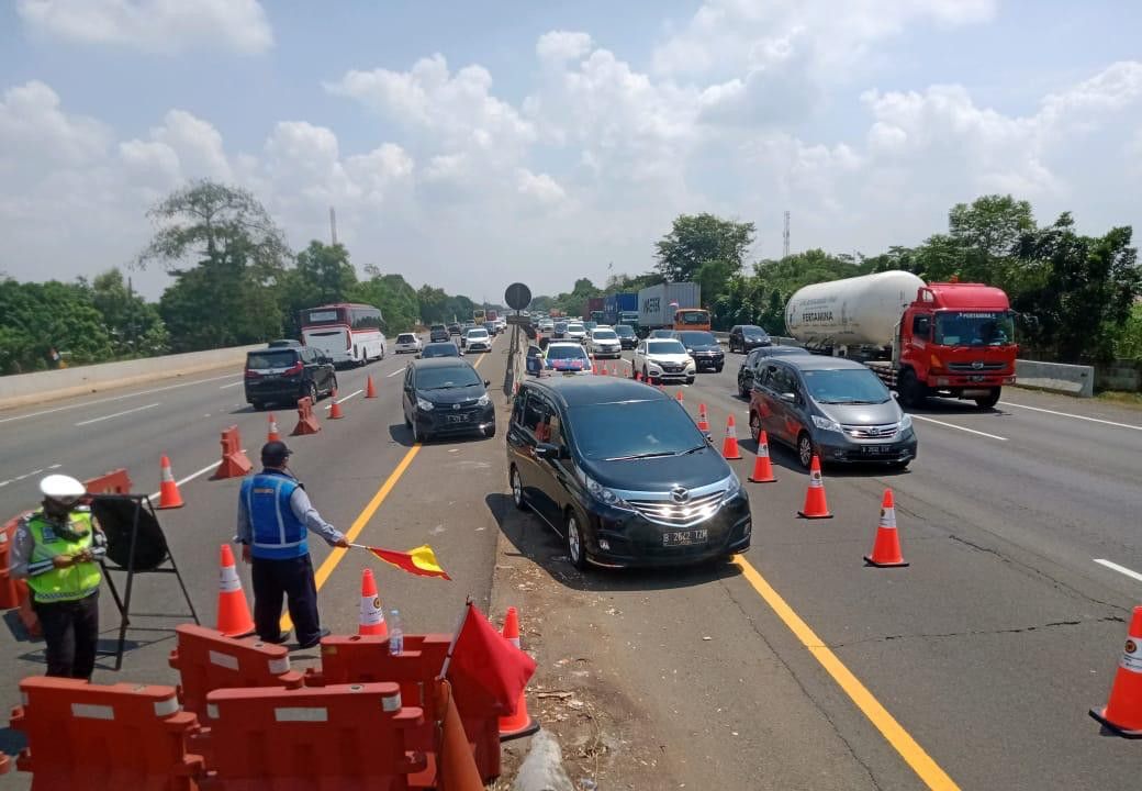 Jasa Marga Berlakukan Contraflow  Jalan Tol Jakarta-Cikampek Arah Cikampek