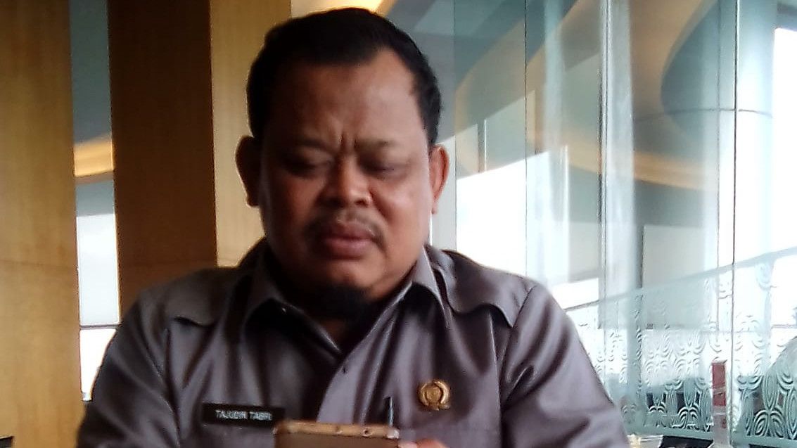 Viral Wakil Ketua DPRD Depok Tajudin Tabri dari Golkar Injak Sopir Truk di Jalanan
