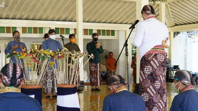 Masih Pagebluk, Garebeg Maulid Nabi Keraton Yogyakarta Hanya Bagikan Rengginang untuk Abdi Dalem