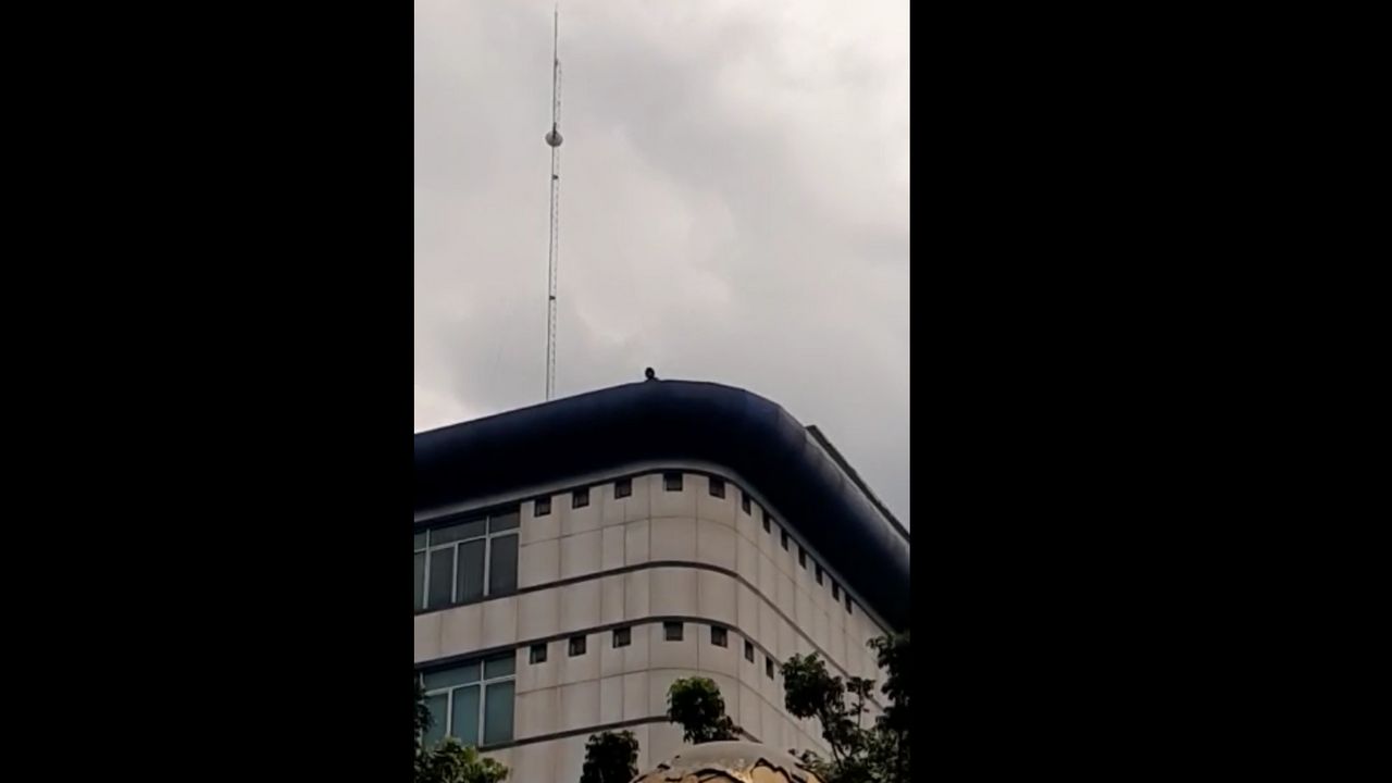HMI Desak Polisi Buka CCTV Ungkap Pelaku Pelemparan dari Atas DPRD Medan