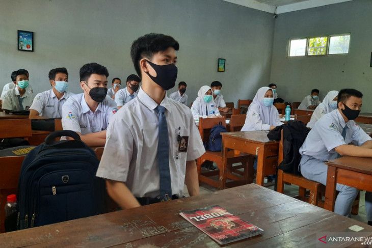 Ngeri! Kepala Sekolah di Buru Selatan Pukuli Murid yang Telat Ikut Upacara hingga Pingsan