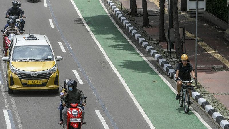Instran Usul Jalur Sepeda DKI Jakarta Disatukan dengan Trotoar, Bagaimana Menurutmu?