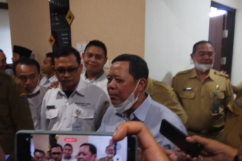 Momen Anggota Dewan Terjebak dalam Lift DPRD Surabaya, Minun PKB Perbanyak Istigfar