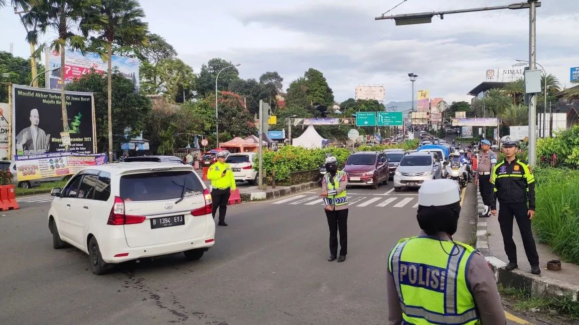 Libur Panjang Maulid Nabi, Polisi Berlakukan Rekayasa Lalu Lintas di Jalur Wisata Puncak Bogor