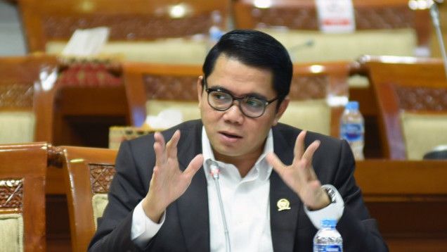 Diimbau Minta Maaf ke Masyarakat Sunda, Arteria Dahlan: Silakan Ridwan Kamil ke MKD