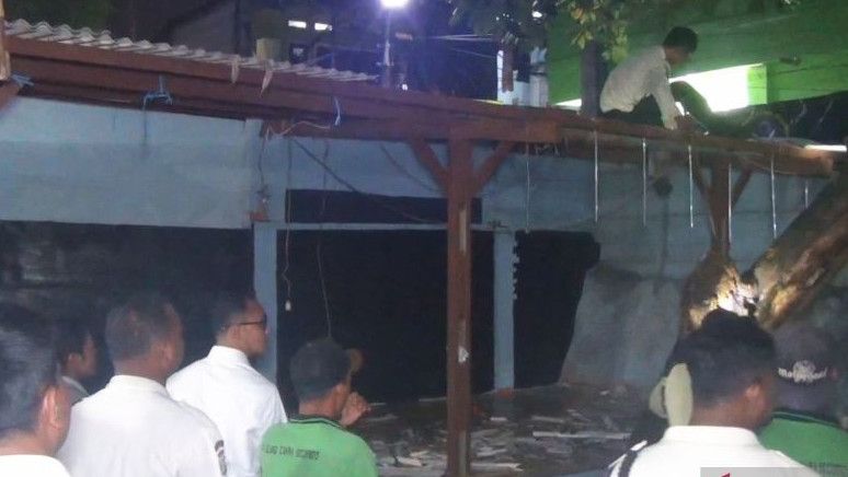 Posko Ormas di Pasar Induk Kramat Jati Jaktim Dibongkar, Polisi Sisir Preman di Area Pasar