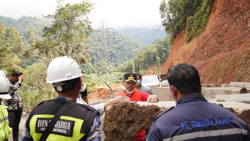 Lagi, Plt Gubernur Sulsel Perbaiki Jalan Perbatasan Lutim-Morowali
