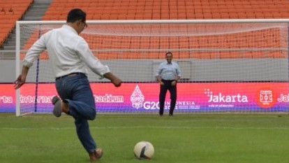 Viral, Anies dan Ridwan Kamil Adu Penalti di Stadion JIS, Netizen: RI1-RI2, Menang Sih Kalau Gak Dicurangin....