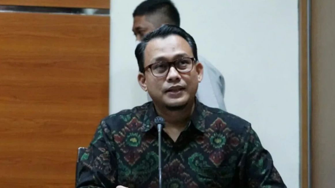 KPK Cecar Kepala BPPD Soal Rincian Penggunaan Dana Insentif untuk Kebutuhan Bupati Sidoarjo