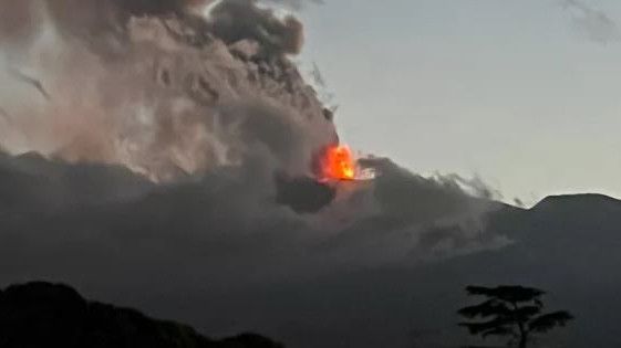 Gunung Tertinggi di Eropa Meletus, Bandara Tutup Tertutup Abu Vulkanik