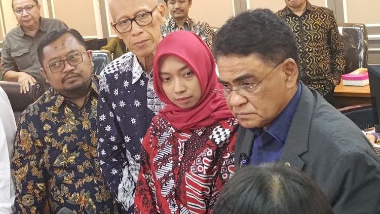 Istri Arya Daru Soal Alat Kontrasepsi di Kamar Kos: Itu Punya Kami