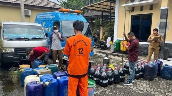 Timbun 1,35 Ton BBM Pertalite, Empat Warga Kronjo Tangerang Ditangkap