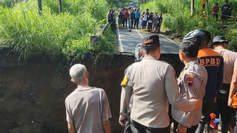 Jembatan Roboh Saat Dilewati Pengendara Motor di Salatiga, Satu Tewas dan Dua Luka