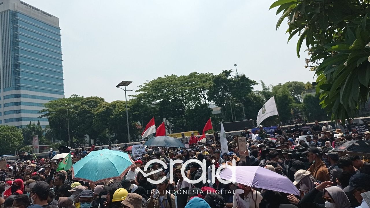 Ada Demo Tolak RUU Pilkada, Jalan Gatot Subroto di Depan Gedung DPR Ditutup