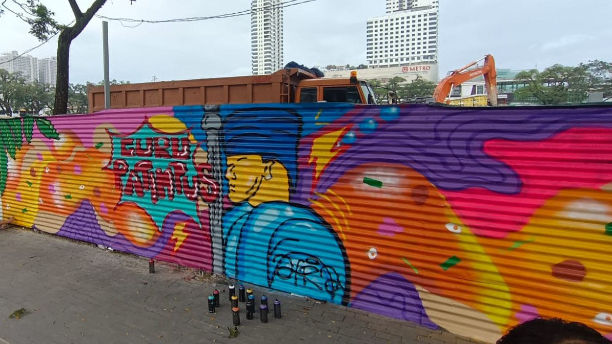 Karya Mural Seniman Indonesia dan Inggris Ramaikan Revitalisasi Lapangan Merdeka Medan