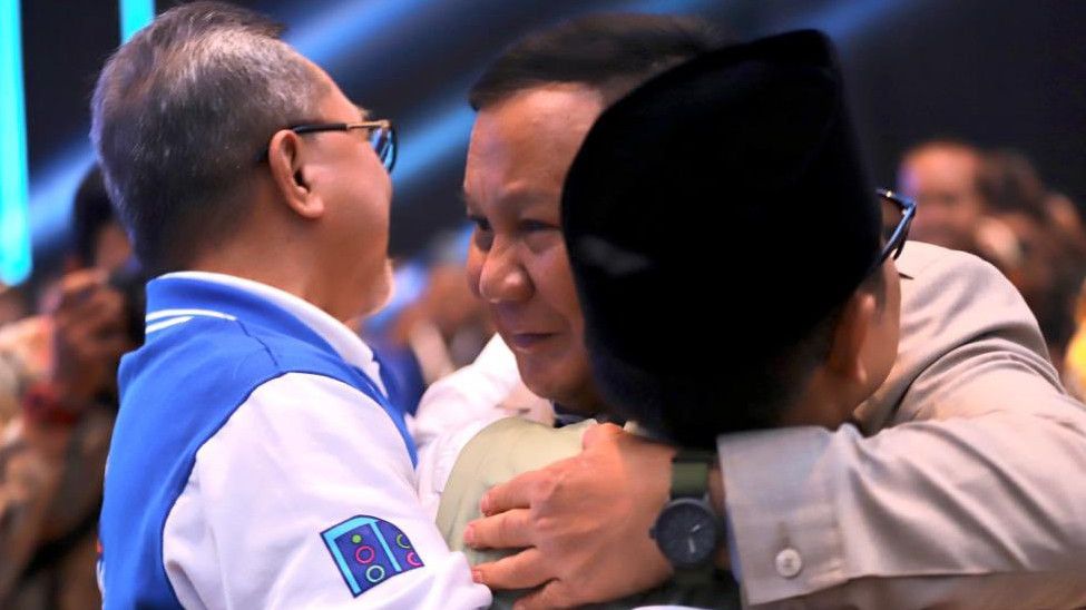Momen Prabowo hingga Airlangga Peluk Erat Cak Imin, Zulhas: Jangan Sampai Lepas