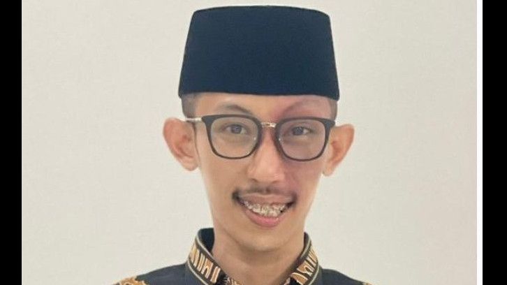 Syahri Merokok dalam Rapat DPRD, Gerindra Jember: Dia Belum Dikader