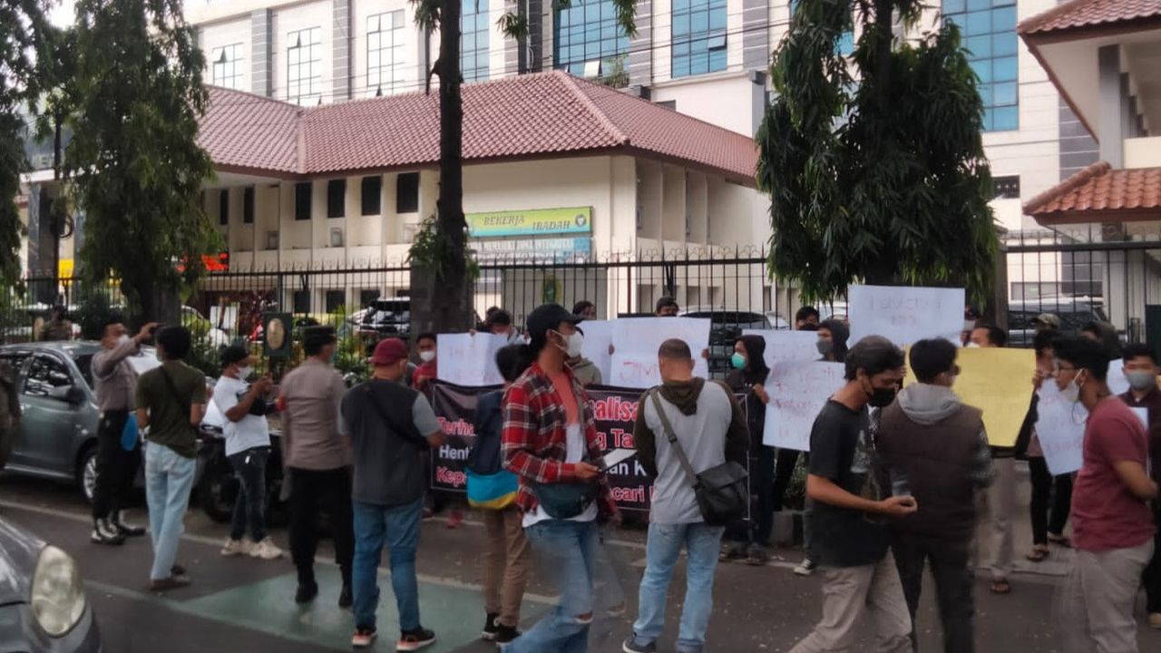 Dukung Jimmy Lie Jalani Praperadilan, Puluhan Warga Tangerang Geruduk PN Tangerang