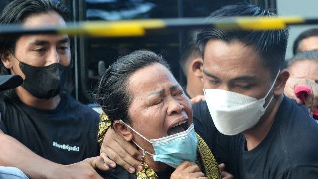 Ibu Brigadir J Terkejut Anaknya Ditembak Atas Perintah Ferdy Sambo, Tapi Sudah Ada Firasat Kematian Karena Dibunuh