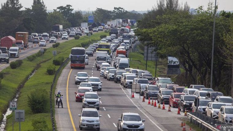 Libur Nataru, Polisi Carat 69.930 Kendaraan Tinggalkan Jakarta Via Tol Cikampek Utama