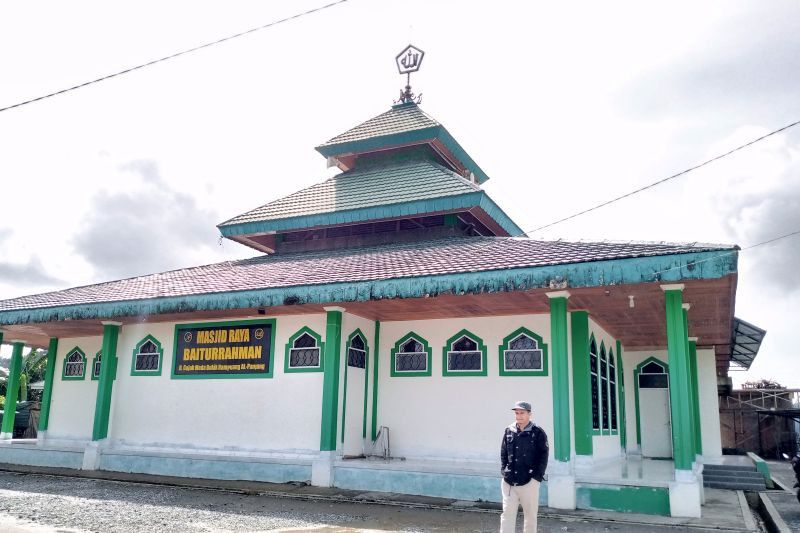 Melihat Masjid Unik yang Tak Ada Tiang Penyangga Peninggalan Soeharto di Solok