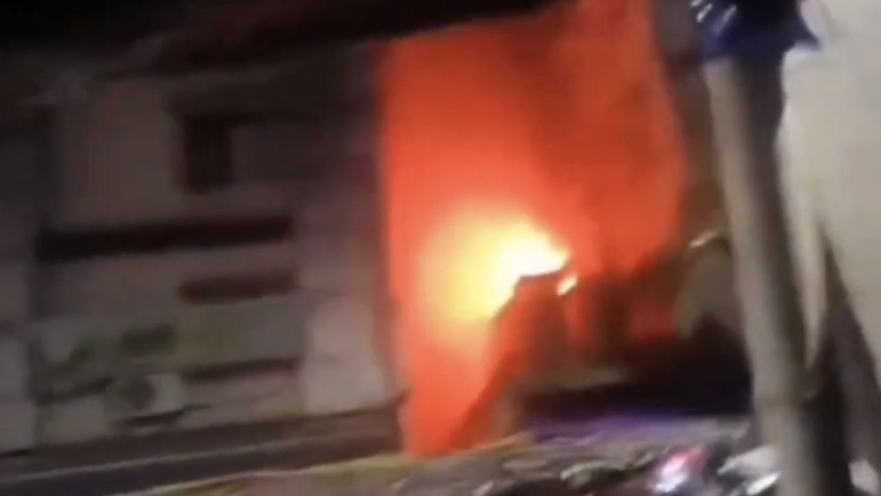 15 Orang Tewas Akibat Kebakaran Hotel Kolkata, Ada yang Loncat dari Atap