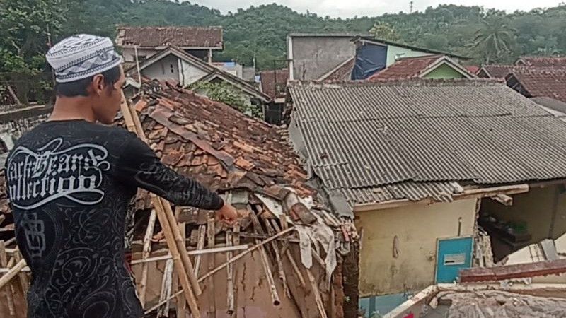 Bersihkan Sisa Bangunan Ambruk Akibat Gempa, Warga Cianjur Tewas Tertimpa Tembok Setinggi 3 Meter