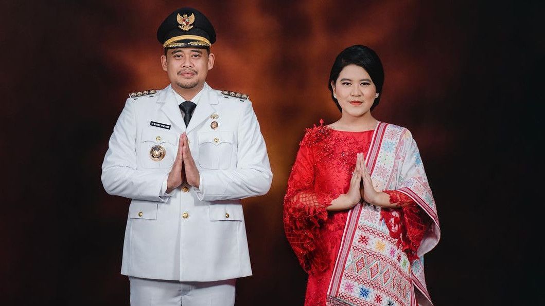 Cantiknya Kahiyang Ayu Pakai Ulos dan Baju Kurung Merah di Pelantikan Bobby Nasution Wali Kota Medan