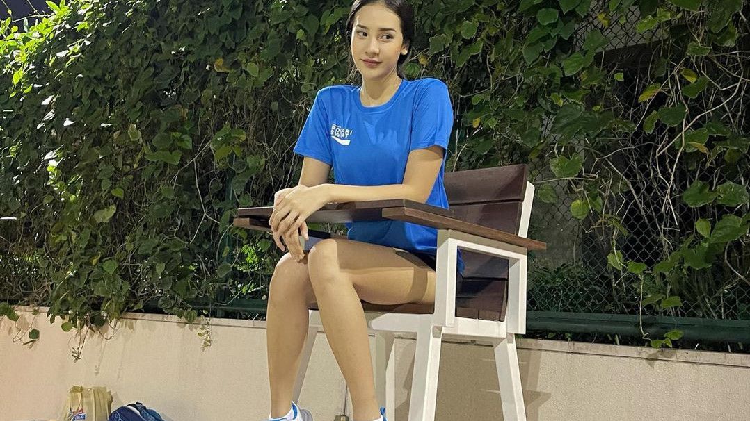 Nongkrong di Lapangan Tenis, Pose Seksi Anya Geraldine Minta Diajak Main, Netizen: Ayo Sparing!