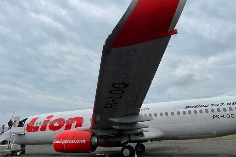 Sayap Kanan Pesawat Lion Air Tabrak Atap Garbarata Bandara Mopah Merauke