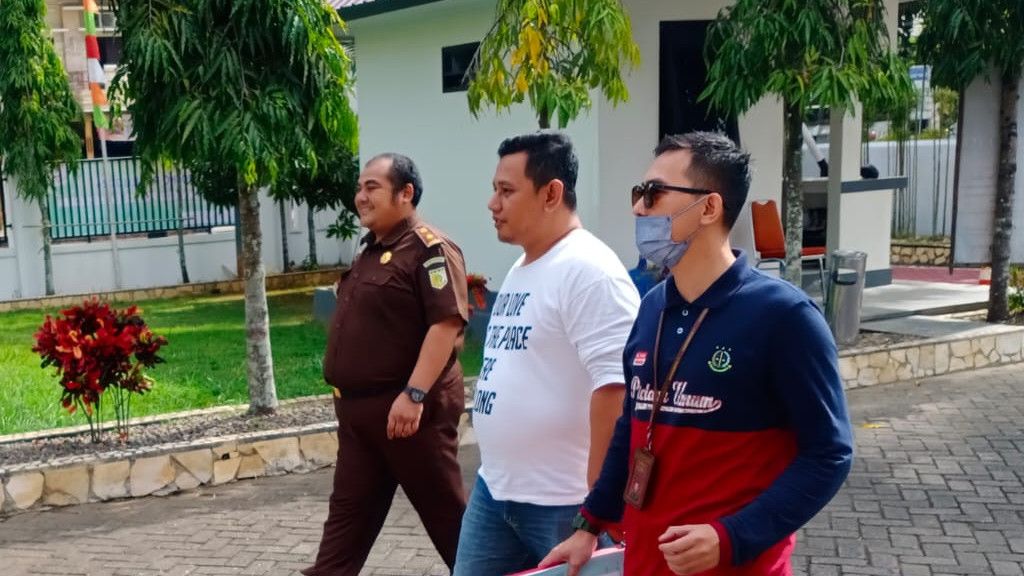 Jadi Terpidana Kasus Penyebar Video Mesum, Legislator Ini Serahkan Diri ke Kejari Pangkep Sulawesi Selatan
