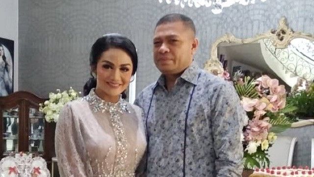 Krisdayanti Dikabarkan Meninggal Dunia Akibat Dibekap Suami, Cek Faktanya..