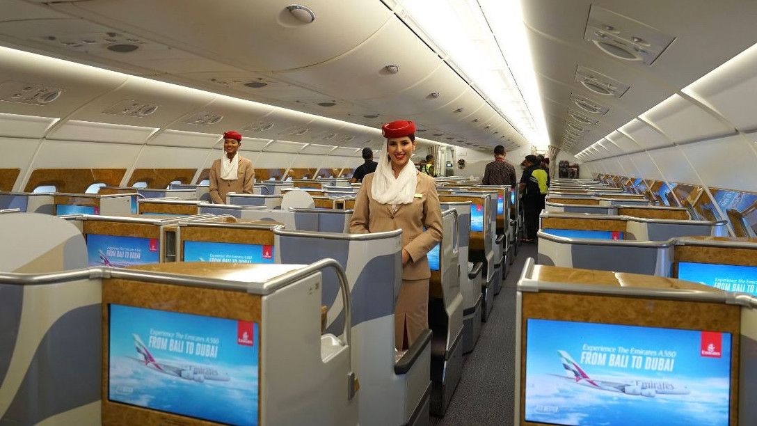 Airbus A380 Emirates Terbang Perdana ke Indonesia, Menparekraf Sandiaga Uno: Tanda Jumlah Wisman Naik