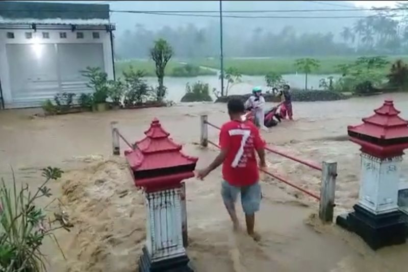 Hujan Deras Picu Banjir Bandang di Pacitan Jatim, 30 Jiwa Terdampak