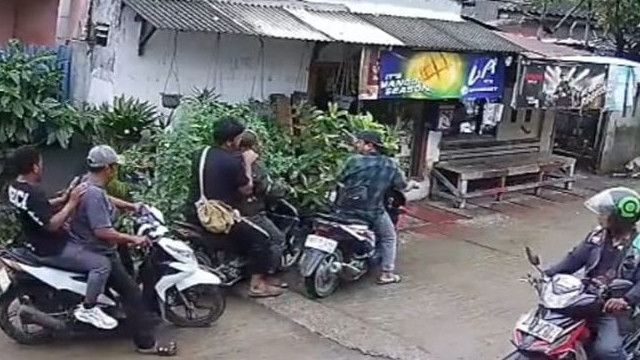 Viral Penagih Utang Dilawan Saat Tarik Paksa Motor di Jakbar, Ini Penjelasan Polisi