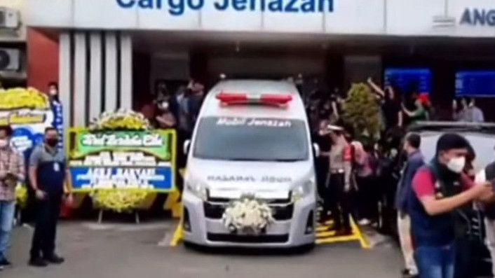 Ridwan Kamil Satu Mobil Ambulans Bersama Jenazah Eril Menuju Gedung Pakuan