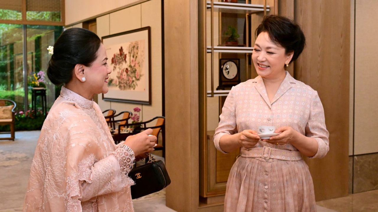 Momen Hangat Ibu Iriana Jokowi Bersama Istri Xi Jinping Minum Teh Bersama di Chengdu