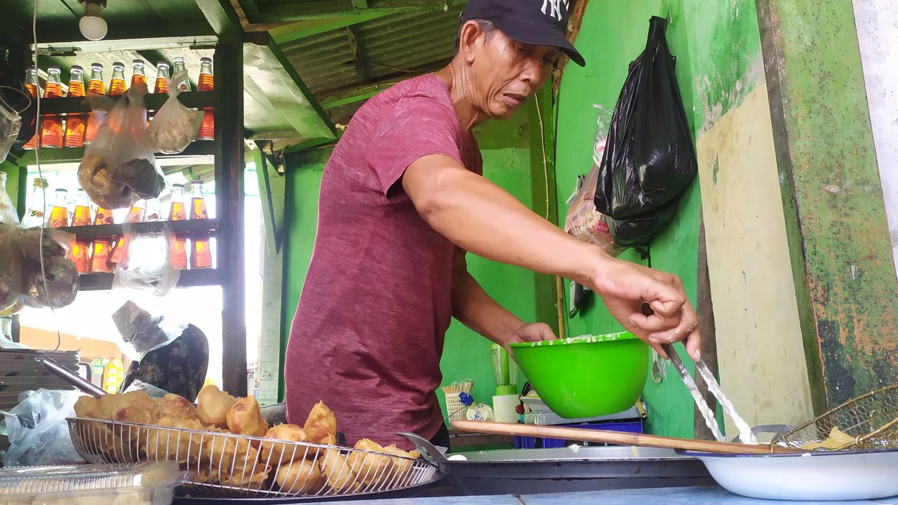 Risol Ceu Empit Selalu Diburu Pembeli Jadi Menu Wajib Takjil Berbuka Puasa di Tangerang