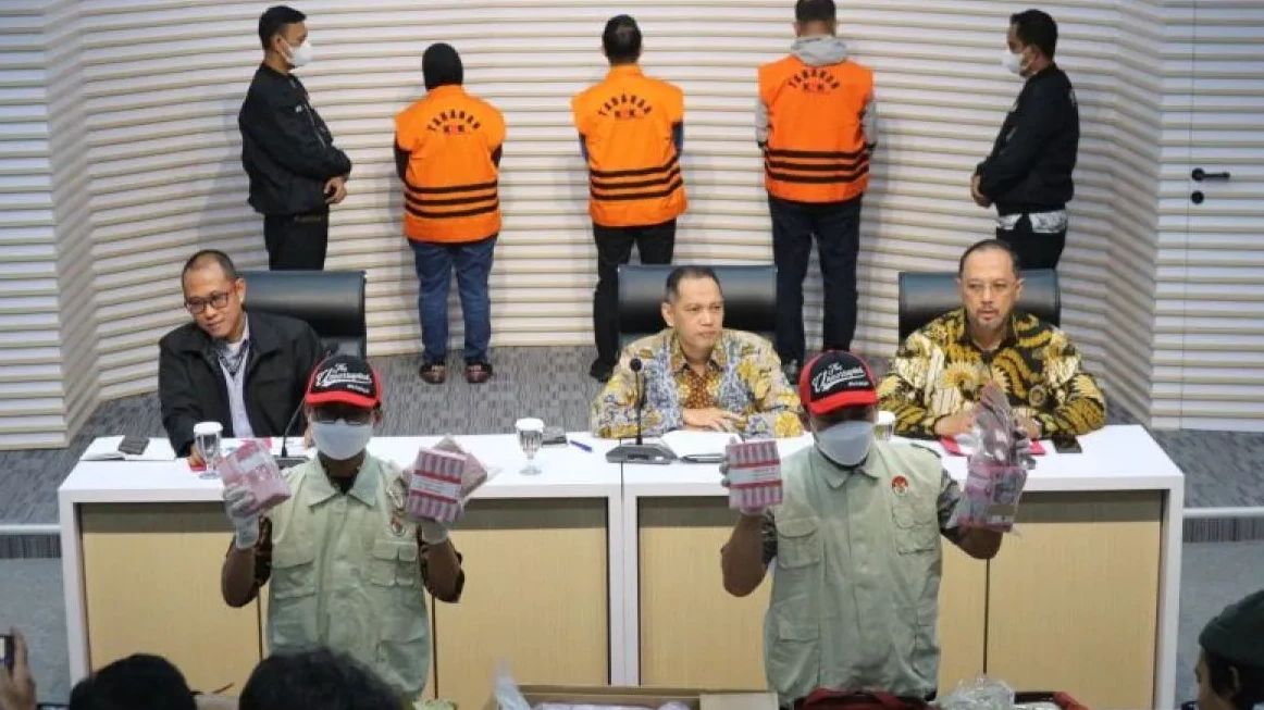 KPK Sita Uang Rp1,5 Miliar Kasus Korupsi Pj Wali Kota Pekanbaru Risnandar Mahiwa