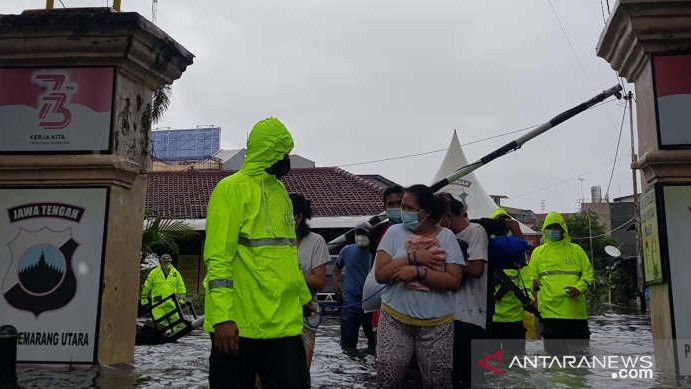 Polsek Semarang Kebanjiran, 7 Tahanan Dievakuasi