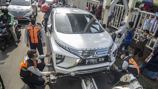 Dishub DKI Derek 43 Mobil yang Parkir Sembarangan pada 5-10 Juli, Paling Banyak di Sejumlah Titik Ini