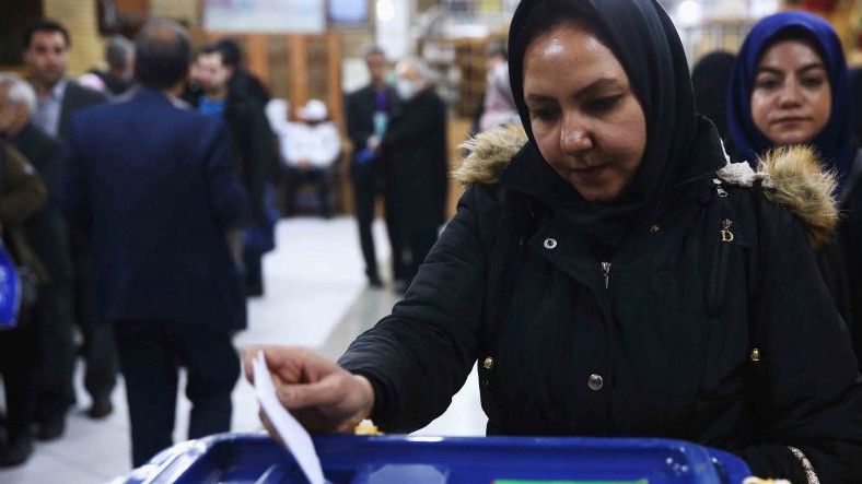 Hakim Garis Keras Syiah Dijagokan Menang Pemilu Iran