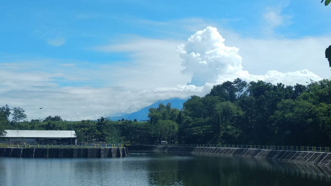 Kondisi Terkini Gunung Merapi: Dua Kali Luncurkan Awan Panas Guguran Sejauh 1.500 Meter Pagi Ini