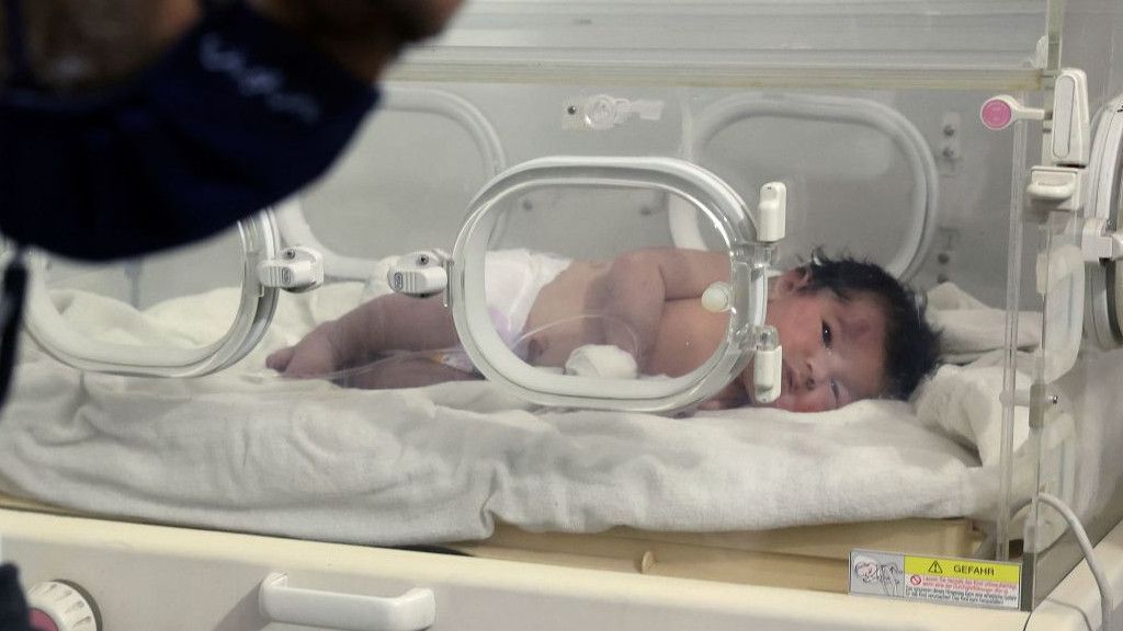Bayi Perempuan Selamat dari Gempa di Turki, Ditemukan di Reruntuhan dengan Tali Pusar Menempel