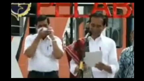 Beredar Video Menko Luhut Asik Telponan saat Presiden Jokowi Pidato, Netizen: Lord Memang Luar Biasa