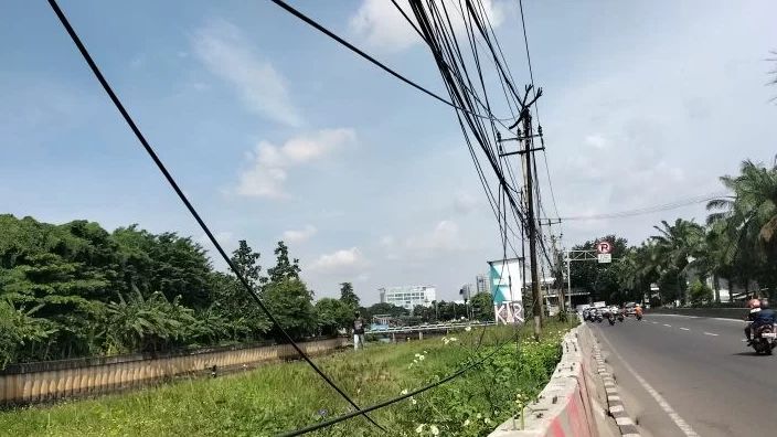 Waspada Jika Ada Kabel Menjuntai di Jalan Raya, Wanita di Tangerang Tewas Tersengat Listrik saat Melintas Menggunakan Motor